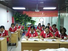 依佳族開課預告——這！就是月嫂育嬰師，既能賺錢養(yǎng)家，也能貌美如花